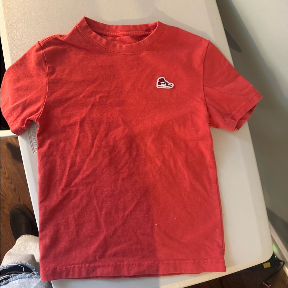 Jordan - boys small - sneaker tee - Picture 5 of 5